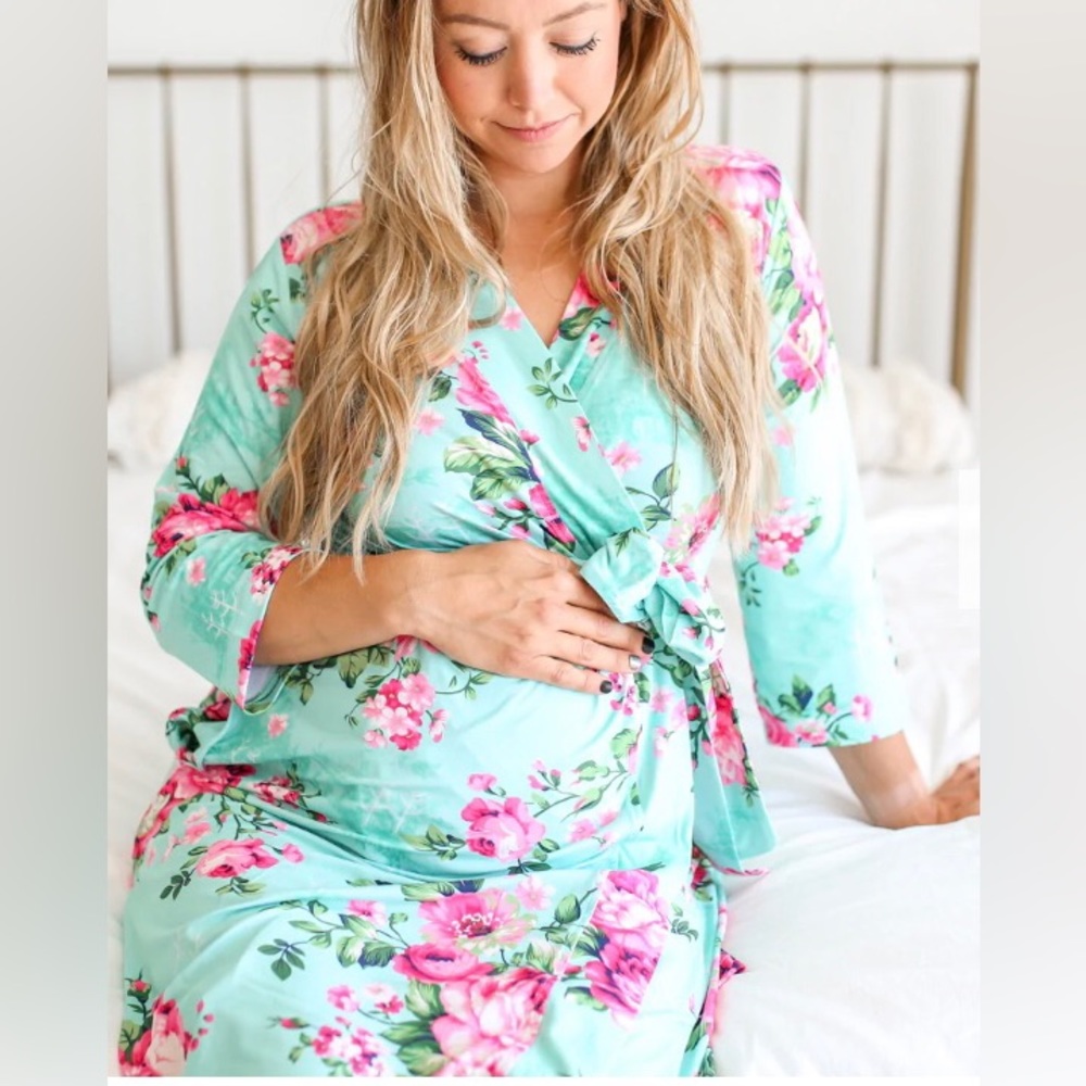 Posh Peanut floral maternity robe size medium
